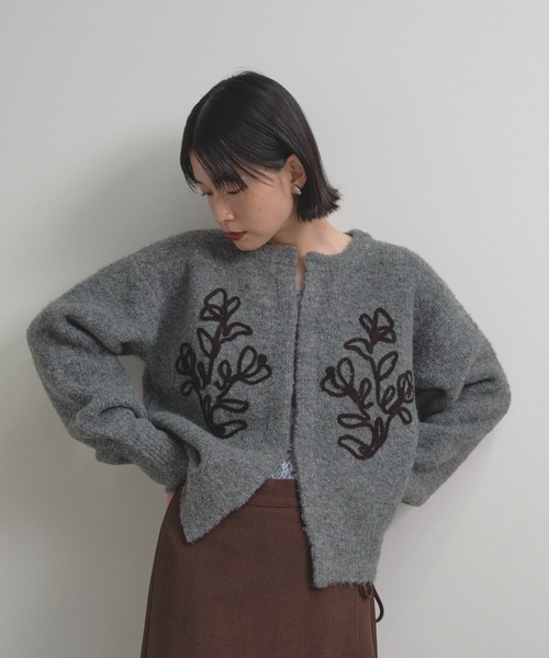 Shelly island（シェリーアイランド）の「テープ刺繍カーディガン（ニット/セーター・レディース・ブラウン/グレー/ブラック・FREE）」の5枚目の写真