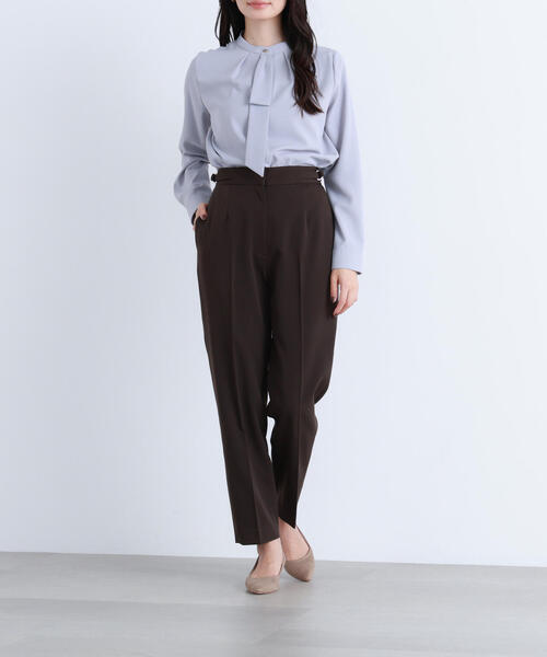 NATURAL BEAUTY BASIC(ナチュラルビューティーベーシック)の「◇【Oggi掲載】サイドバックルテーパードパンツ(その他パンツ・レディース・ダークブラウン/ネイビー/イエロー・SMALL/MEDIUM)」の1枚目の写真