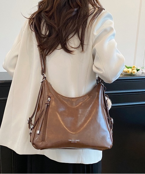 gossip！ロサンゼルス（ゴシップロサンゼルス）の「Y2K チャーム付き大容量バッグ ショルダーバッグ＆斜め掛けバッグ デイリー＆通勤用（ショルダーバッグ・レディース・ブラック/ブラウン/ブラウン系その他/オフホワイト・FREE）」の4枚目の写真