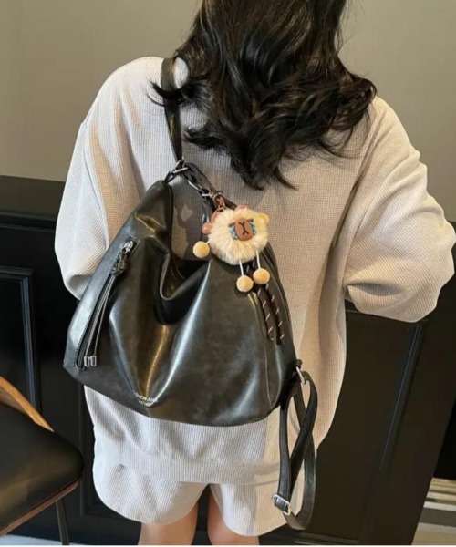 gossip！ロサンゼルス（ゴシップロサンゼルス）の「Y2K チャーム付き大容量バッグ ショルダーバッグ＆斜め掛けバッグ デイリー＆通勤用（ショルダーバッグ・レディース・ブラック/ブラウン/ブラウン系その他/オフホワイト・FREE）」の9枚目の写真