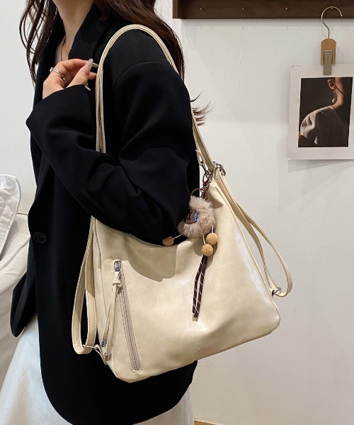 gossip！ロサンゼルス（ゴシップロサンゼルス）の「Y2K チャーム付き大容量バッグ ショルダーバッグ＆斜め掛けバッグ デイリー＆通勤用（ショルダーバッグ・レディース・ブラック/ブラウン/ブラウン系その他/オフホワイト・FREE）」の16枚目の写真