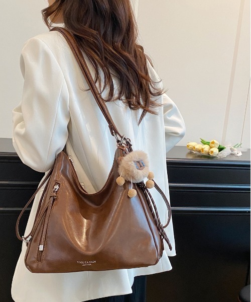 gossip！ロサンゼルス（ゴシップロサンゼルス）の「Y2K チャーム付き大容量バッグ ショルダーバッグ＆斜め掛けバッグ デイリー＆通勤用（ショルダーバッグ・レディース・ブラック/ブラウン/ブラウン系その他/オフホワイト・FREE）」の14枚目の写真