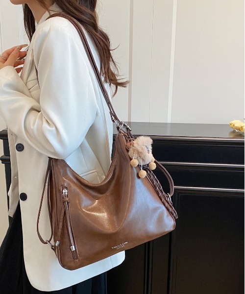 gossip！ロサンゼルス（ゴシップロサンゼルス）の「Y2K チャーム付き大容量バッグ ショルダーバッグ＆斜め掛けバッグ デイリー＆通勤用（ショルダーバッグ・レディース・ブラック/ブラウン/ブラウン系その他/オフホワイト・FREE）」の20枚目の写真