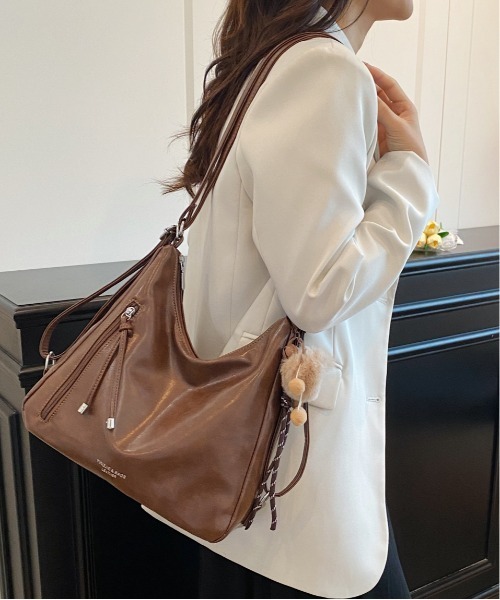 gossip！ロサンゼルス（ゴシップロサンゼルス）の「Y2K チャーム付き大容量バッグ ショルダーバッグ＆斜め掛けバッグ デイリー＆通勤用（ショルダーバッグ・レディース・ブラック/ブラウン/ブラウン系その他/オフホワイト・FREE）」の21枚目の写真