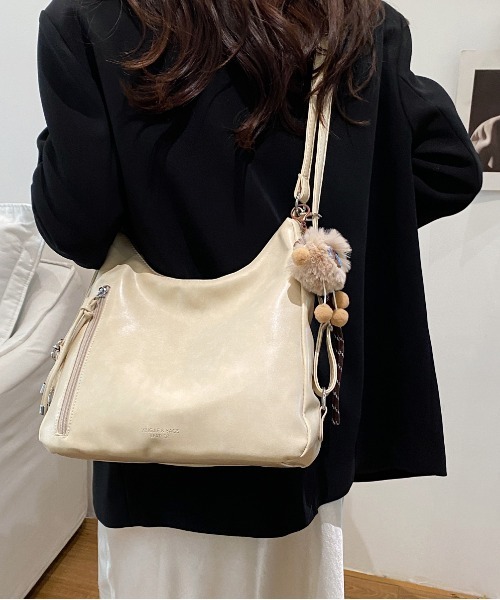 gossip！ロサンゼルス（ゴシップロサンゼルス）の「Y2K チャーム付き大容量バッグ ショルダーバッグ＆斜め掛けバッグ デイリー＆通勤用（ショルダーバッグ・レディース・ブラック/ブラウン/ブラウン系その他/オフホワイト・FREE）」の17枚目の写真