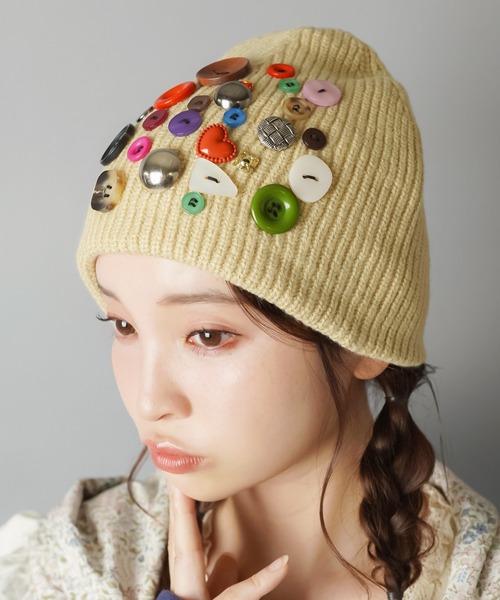 SPINNS（スピンズ）の「シングルビーニー/ニット帽/アソートボタン（ニットキャップ/ビーニー・レディース・ブラック/アイボリー・ONESIZE）」の3枚目の写真