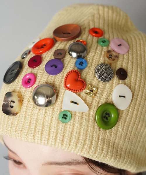 SPINNS（スピンズ）の「シングルビーニー/ニット帽/アソートボタン（ニットキャップ/ビーニー・レディース・ブラック/アイボリー・ONESIZE）」の5枚目の写真