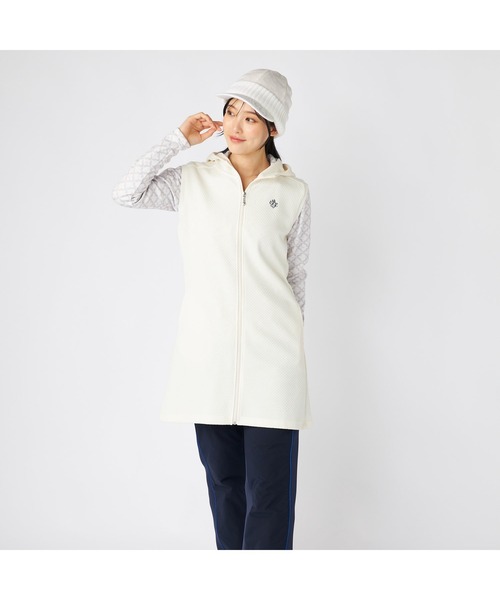 marie claire(マリ・クレール)の「marie claire GOLF マリクレールゴルフ ゴルフウェア ワンポイント ロゴ 膨れジャガード フルジップ ワンピースベスト(ワンピース・レディース・ブラック/オフホワイト/ブルー・M/L/LL)」の2枚目の写真