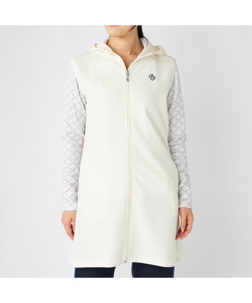 marie claire(マリ・クレール)の「marie claire GOLF マリクレールゴルフ ゴルフウェア ワンポイント ロゴ 膨れジャガード フルジップ ワンピースベスト(ワンピース・レディース・ブラック/オフホワイト/ブルー・M/L/LL)」の4枚目の写真