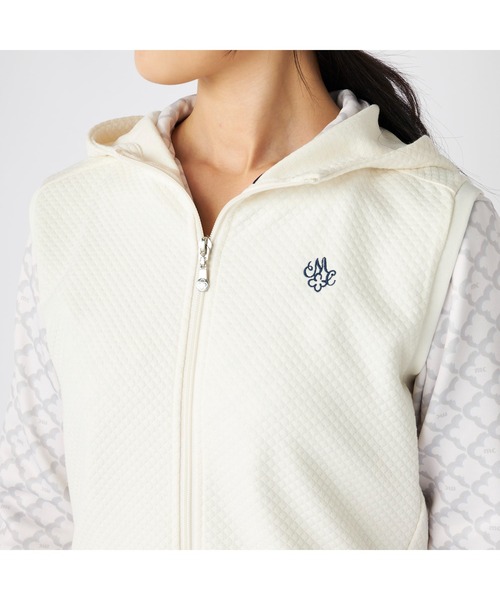 marie claire(マリ・クレール)の「marie claire GOLF マリクレールゴルフ ゴルフウェア ワンポイント ロゴ 膨れジャガード フルジップ ワンピースベスト(ワンピース・レディース・ブラック/オフホワイト/ブルー・M/L/LL)」の10枚目の写真