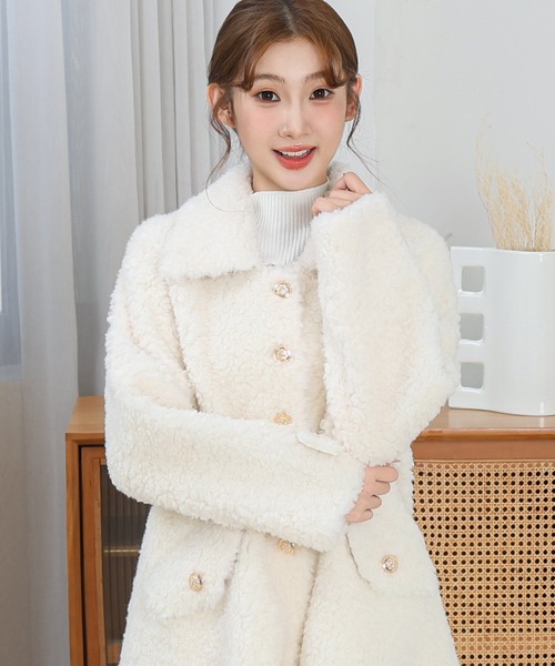 Anely(アネリー)の「ビジュー ボタン ロング ボア コート(ステンカラーコート・レディース・アイボリー/ベージュ・FREE)」の8枚目の写真