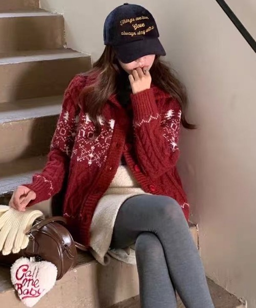 AsRiRe（アスリレイ）の「25aw/ノルディック柄ハイネックニットカーディガン（カーディガン/ボレロ・レディース・グレー/アイボリー/レッド・M）」の12枚目の写真