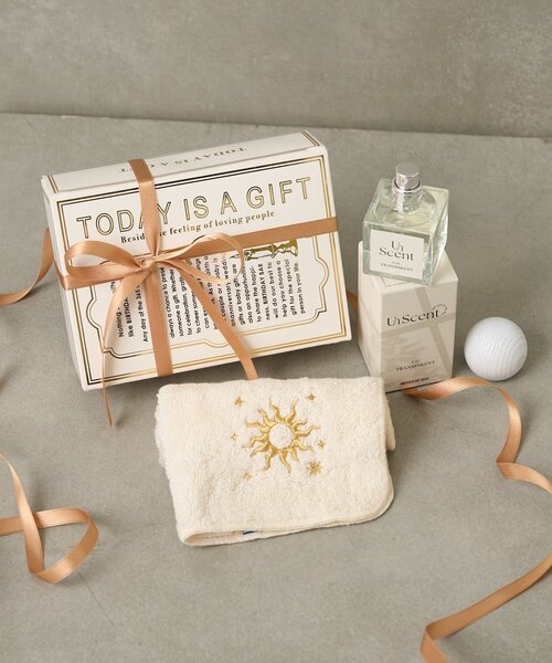 ラッピングでお届け】オードトワレ&タオルハンカチセット（香水