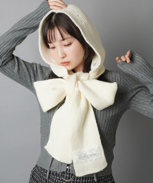 SPINNS(スピンズ)の「フード付きで即あざと可愛い♪2WAYリボンマフラー(マフラー・レディース・グレー/ホワイト・ONESIZE)」の3枚目の写真