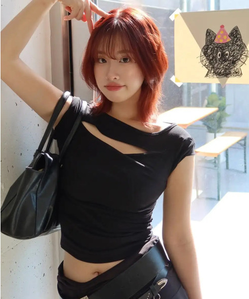 FLAREUP（フレアアップ）の「アシンメトリードレープロールアップTシャツ（FL-165_ブラック）（Tシャツ/カットソー・レディース・ブラック・OS）」の4枚目の写真