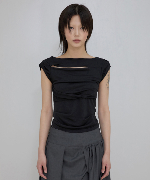 FLAREUP（フレアアップ）の「アシンメトリードレープロールアップTシャツ（FL-165_ブラック）（Tシャツ/カットソー・レディース・ブラック・OS）」の7枚目の写真