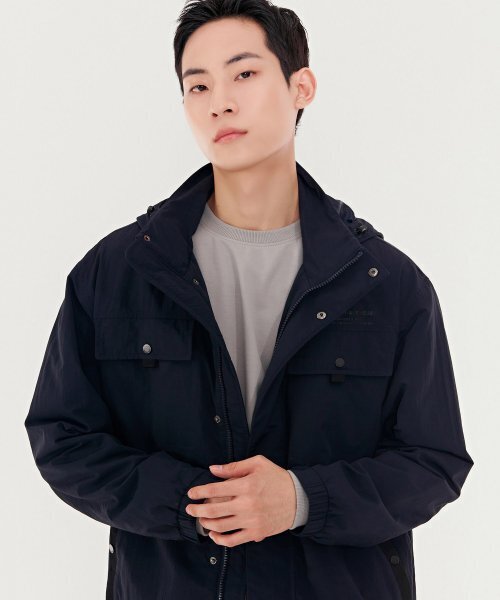 CHASECULT(チェイスカルト)の「男性テープポイントハイネックジャンパー-BERK4111B04(ナイロンジャケット・メンズ・ネイビー・95/105/110)」の3枚目の写真