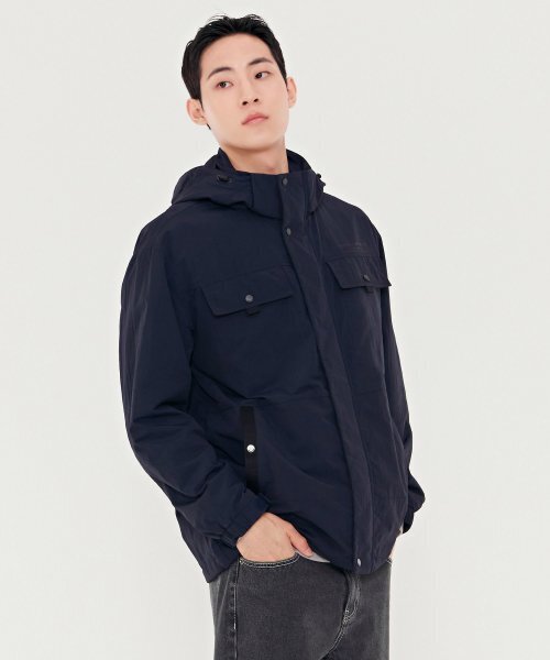 CHASECULT(チェイスカルト)の「男性テープポイントハイネックジャンパー-BERK4111B04(ナイロンジャケット・メンズ・ネイビー・95/105/110)」の4枚目の写真
