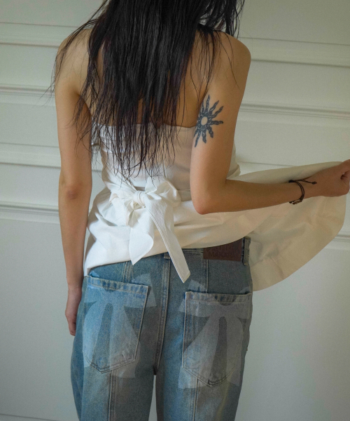 IUGAMAKARAS(イウガマカラス)の「Ribbon Denim Pants (Sand Blue)(デニムパンツ・レディース・その他・1/2)」の6枚目の写真