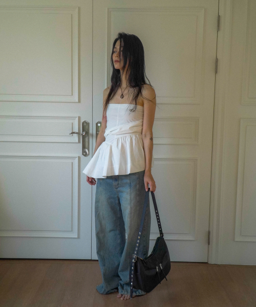 IUGAMAKARAS(イウガマカラス)の「Ribbon Denim Pants (Sand Blue)(デニムパンツ・レディース・その他・1/2)」の7枚目の写真