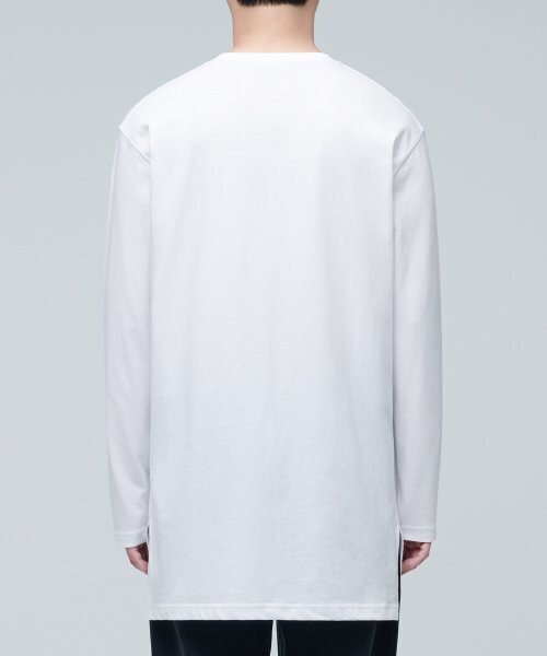 MUSINSA STANDARD（ムシンサスタンダード）の「レイヤードクルーネック長袖Tシャツ_ロング丈 [ホワイト]（Tシャツ/カットソー・メンズ・その他・SMALL/MEDIUM/LARGE/X-LARGE/X-SMALL）」の4枚目の写真