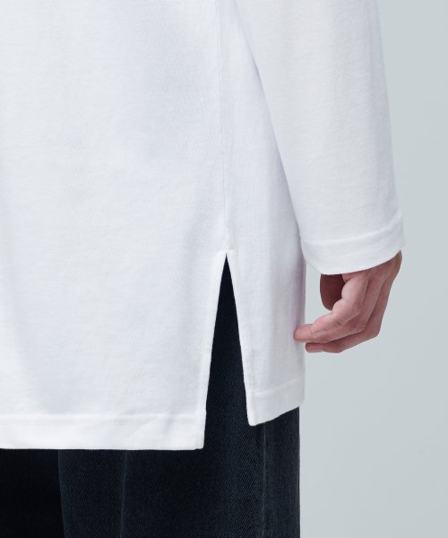MUSINSA STANDARD（ムシンサスタンダード）の「レイヤードクルーネック長袖Tシャツ_ロング丈 [ホワイト]（Tシャツ/カットソー・メンズ・その他・SMALL/MEDIUM/LARGE/X-LARGE/X-SMALL）」の8枚目の写真