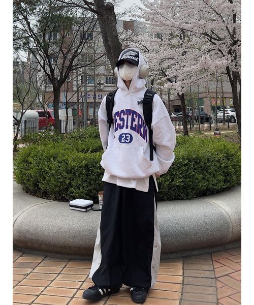 MUSINSA STANDARD（ムシンサスタンダード）の「レイヤードクルーネック長袖Tシャツ_ロング丈 [ホワイト]（Tシャツ/カットソー・メンズ・その他・SMALL/MEDIUM/LARGE/X-LARGE/X-SMALL）」の17枚目の写真