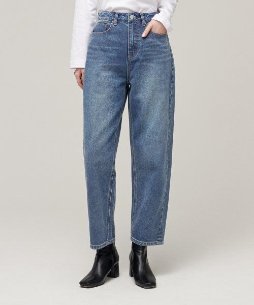 MUSINSA STANDARD WOMAN（ムシンサスタンダードウーマン）の「ウィメンズリラックスマムフィットデニムパンツ[ミディアムインディゴ]（デニムパンツ・レディース・その他・24/25/26/27）」の2枚目の写真