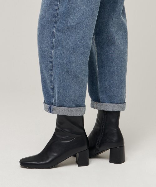MUSINSA STANDARD WOMAN（ムシンサスタンダードウーマン）の「ウィメンズリラックスマムフィットデニムパンツ[ミディアムインディゴ]（デニムパンツ・レディース・その他・24/25/26/27）」の8枚目の写真