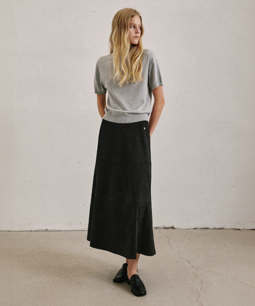 ARTID(アルティーダ)の「スエードフレアスカート_BLACK(スカート・レディース・ブラック・SMALL/MEDIUM)」の2枚目の写真