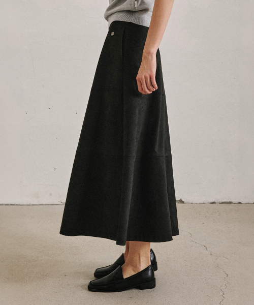 ARTID(アルティーダ)の「スエードフレアスカート_BLACK(スカート・レディース・ブラック・SMALL/MEDIUM)」の4枚目の写真