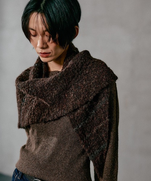 LEPSIM(レプシィム)の「三角ニットストール 606614(ストール/ショール・レディース・レッド/ブラウン/チャコールグレー・ONE SIZE)」の1枚目の写真