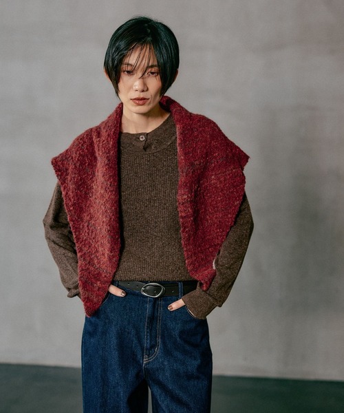 LEPSIM(レプシィム)の「三角ニットストール 606614(ストール/ショール・レディース・レッド/ブラウン/チャコールグレー・ONE SIZE)」の3枚目の写真