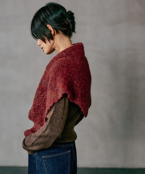 LEPSIM(レプシィム)の「三角ニットストール 606614(ストール/ショール・レディース・レッド/ブラウン/チャコールグレー・ONE SIZE)」の6枚目の写真