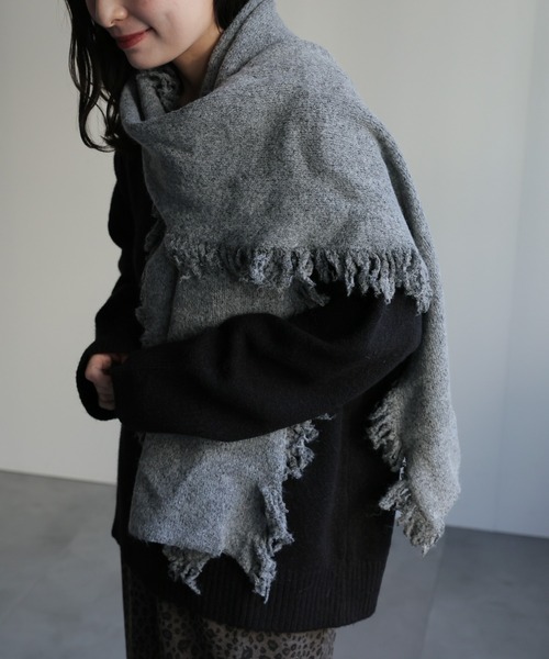 ap retro（アプレトロ）の「フリンジニットストール（ストール/ショール・レディース・グレー/ブラウン・FREE）」の2枚目の写真