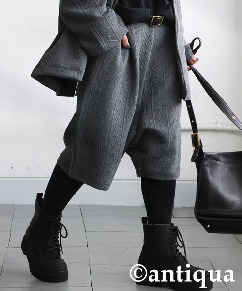 antiqua(アンティカ)の「立体柄 サルエルハーフパンツ(その他パンツ・レディース・グレー/ブラック・ONESIZE)」の2枚目の写真