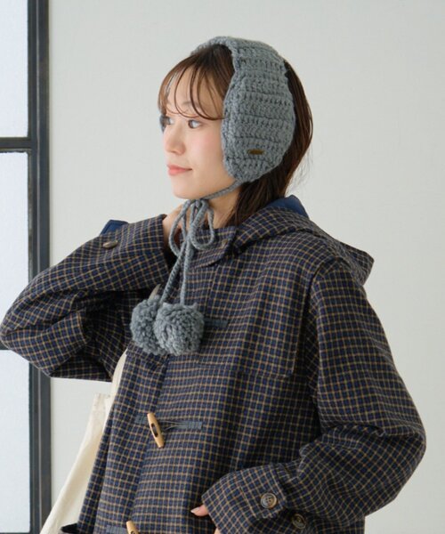 GEVACO（ゲバコ）の「【GEVACO】ボンボン付きイヤーマフラー（ハット・レディース・ホワイト/レッド/グレー・ONE SIZE）」の2枚目の写真