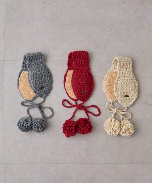 GEVACO（ゲバコ）の「【GEVACO】ボンボン付きイヤーマフラー（ハット・レディース・ホワイト/レッド/グレー・ONE SIZE）」の4枚目の写真