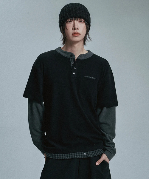MOO(エムオーオー)の「チェックレイヤードヘンリーネックロングスリーブ - ブラック(Tシャツ/カットソー・メンズ・ブラック・MEDIUM/LARGE)」の1枚目の写真
