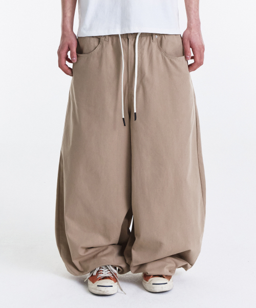 KICHUL(キチョル)の「EASY OR EASY BALLOON PANTS (BEIGE)(その他パンツ・レディース・その他・LARGE/MEDIUM/SMALL/X-SMALL)」の1枚目の写真