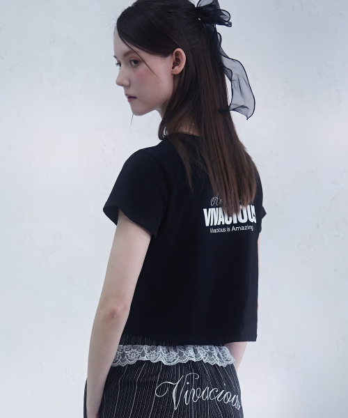 Vivacious(ビバシャス)の「Adia Crop Tee BLACK(Tシャツ/カットソー・レディース・ブラック・SMALL/MEDIUM)」の2枚目の写真