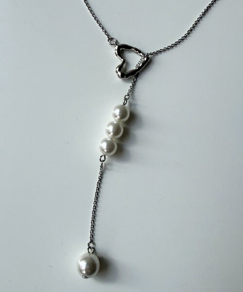 Chez toi（シェトワ）の「ハートとパールロングネックレス（ネックレス・レディース・シルバー/ゴールド・FREE）」の4枚目の写真