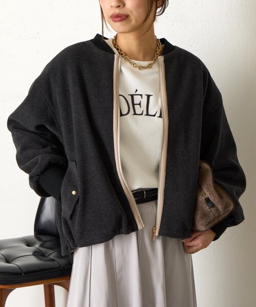 Jena espace merveilleux(ジェナ エスパスメルヴェイユ)の「【あったか/上品】バックラッフルジャケット(ノーカラージャケット・レディース・ベージュ/チャコールグレー・FREE)」の1枚目の写真