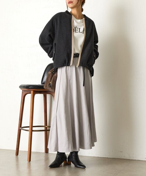 Jena espace merveilleux(ジェナ エスパスメルヴェイユ)の「【あったか/上品】バックラッフルジャケット(ノーカラージャケット・レディース・ベージュ/チャコールグレー・FREE)」の3枚目の写真