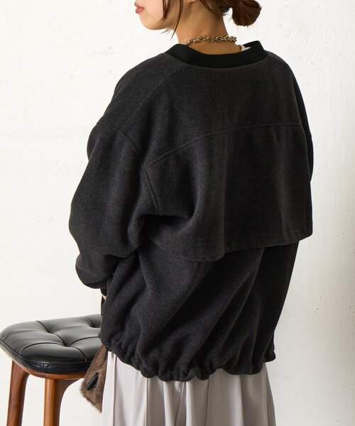 Jena espace merveilleux(ジェナ エスパスメルヴェイユ)の「【あったか/上品】バックラッフルジャケット(ノーカラージャケット・レディース・ベージュ/チャコールグレー・FREE)」の10枚目の写真