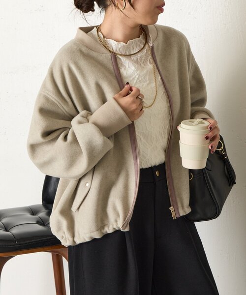 Jena espace merveilleux(ジェナ エスパスメルヴェイユ)の「【あったか/上品】バックラッフルジャケット(ノーカラージャケット・レディース・ベージュ/チャコールグレー・FREE)」の18枚目の写真