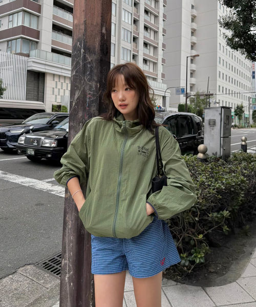 HOMEBODY THINGS（ホームバディ ティングズ）の「NEED SOME SPACE WINDBREAKER (GREEN)（ナイロンジャケット・レディース・その他・1/2）」の2枚目の写真