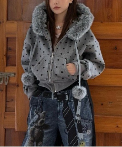 gossip！ロサンゼルス（ゴシップロサンゼルス）の「Y2K ビッグファーフード×ドット柄ショートパーカー/裏起毛 /【冬新作】（パーカー・レディース・グレー/ブラック・L/M）」の8枚目の写真