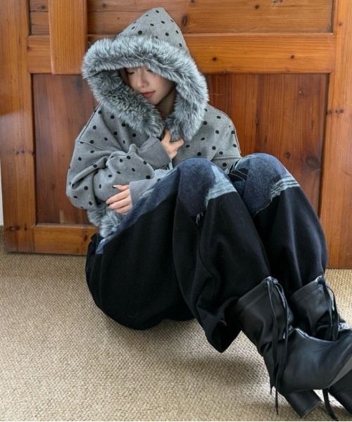 gossip！ロサンゼルス（ゴシップロサンゼルス）の「Y2K ビッグファーフード×ドット柄ショートパーカー/裏起毛 /【冬新作】（パーカー・レディース・グレー/ブラック・L/M）」の9枚目の写真