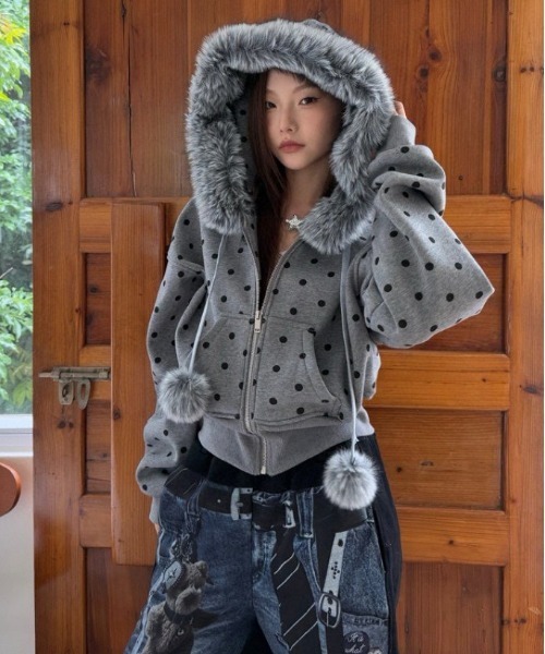 gossip！ロサンゼルス（ゴシップロサンゼルス）の「Y2K ビッグファーフード×ドット柄ショートパーカー/裏起毛 /【冬新作】（パーカー・レディース・グレー/ブラック・L/M）」の10枚目の写真